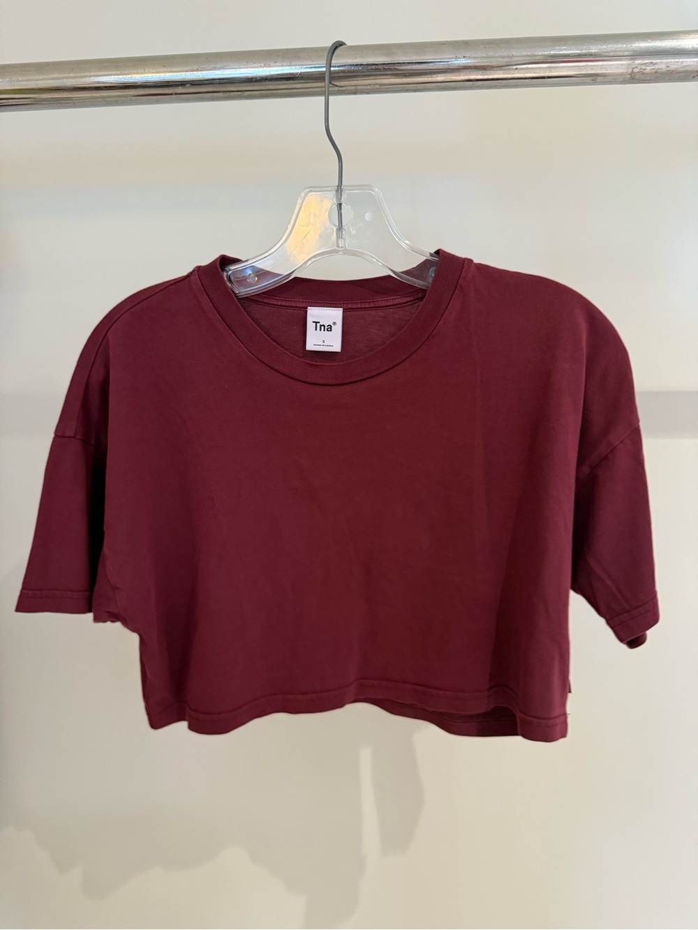 Tna Cropped T-Shirt in Burgundy